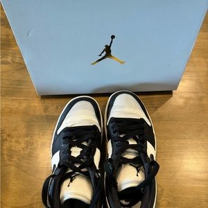 Women’s Air Jordan 1 Low SE, size 6.5